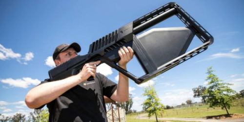 反无人机电磁枪开始出货：射程近2000米一发“入魂”